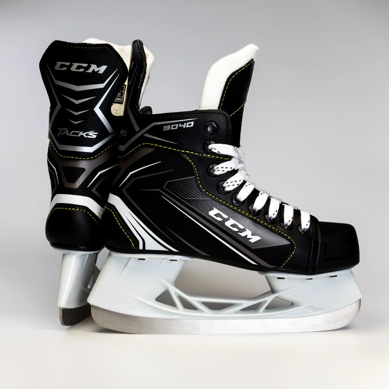 CCM Tacks 9040 Junior Hockey Skates 2 CCM Tacks 9040 Junior Hockey Skates - Image 2