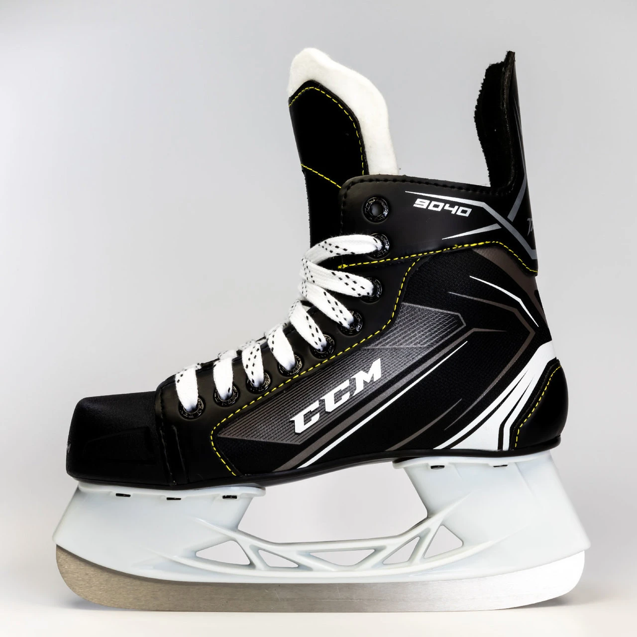 CCM Tacks 9040 Junior Hockey Skates 3 CCM Tacks 9040 Junior Hockey Skates - Image 3