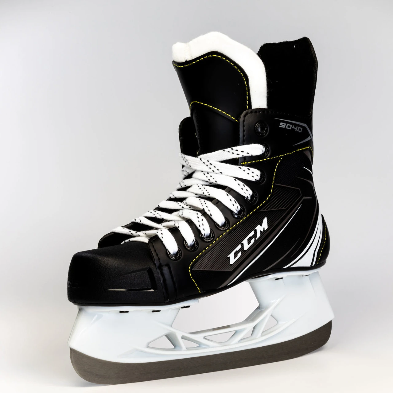 CCM Tacks 9040 Junior Hockey Skates 4 CCM Tacks 9040 Junior Hockey Skates - Image 4