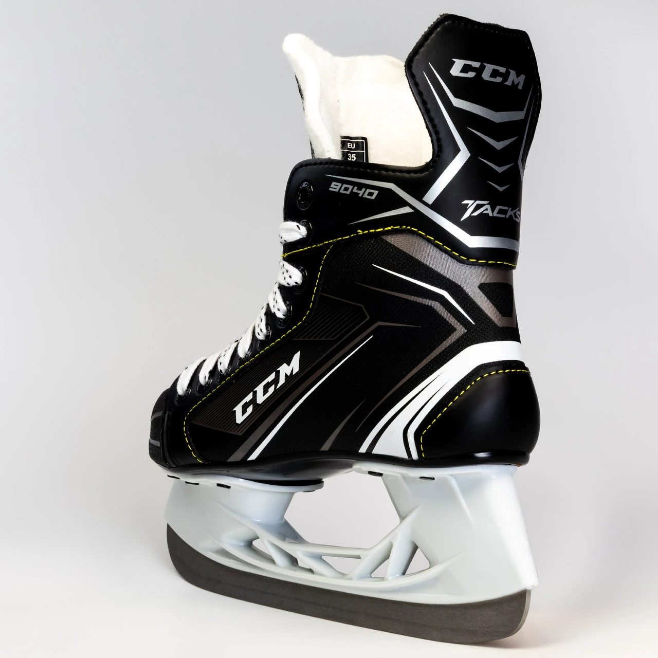 CCM Tacks 9040 Junior Hockey Skates 5 CCM Tacks 9040 Junior Hockey Skates - Image 5