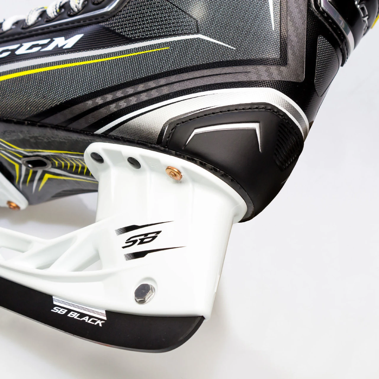 CCM Tacks 9090 Junior Ice Hockey Skates 8 CCM Tacks 9090 Junior Ice Hockey Skates - Image 8