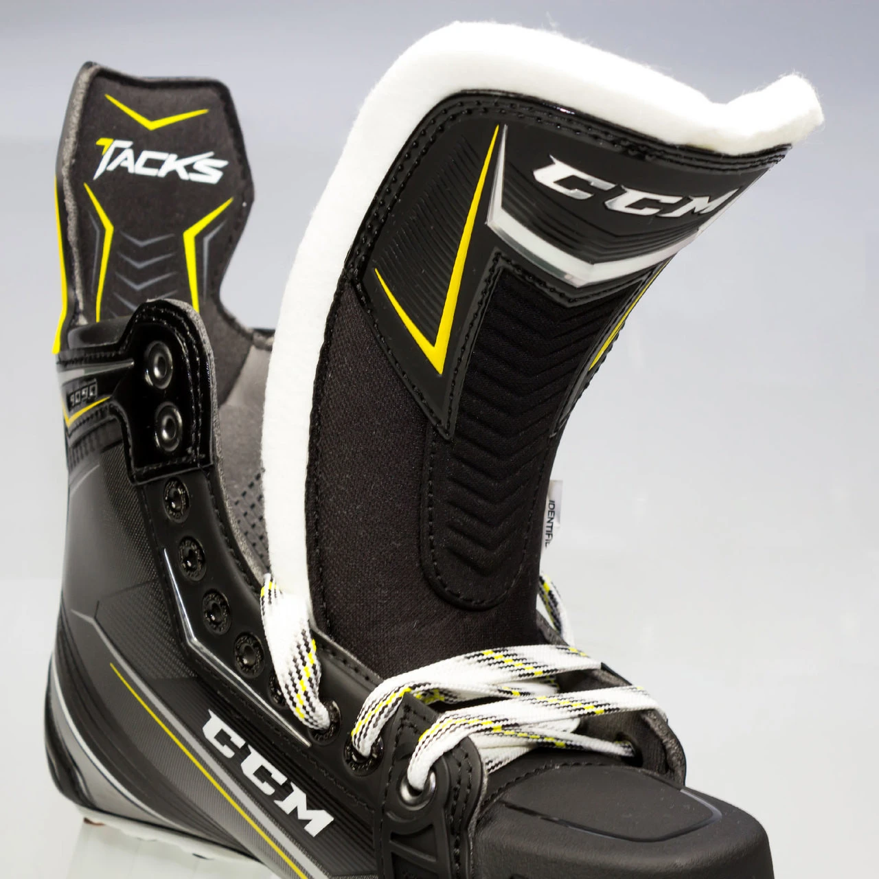 CCM Tacks 9090 Junior Ice Hockey Skates 7 CCM Tacks 9090 Junior Ice Hockey Skates - Image 7