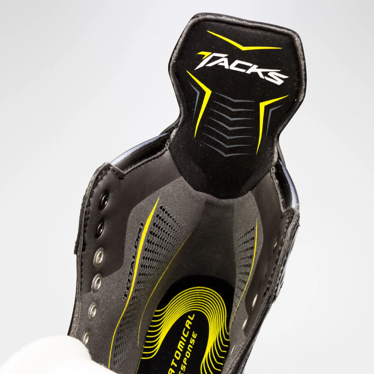 CCM Tacks 9090 Junior Ice Hockey Skates 10 CCM Tacks 9090 Junior Ice Hockey Skates - Image 10