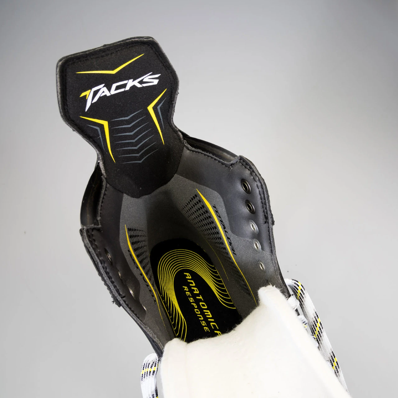 CCM Tacks Classic Pro+ 9080 SMU Senior Hockey Skates 5 CCM Tacks Classic Pro+ 9080 SMU Senior Hockey Skates - Image 5