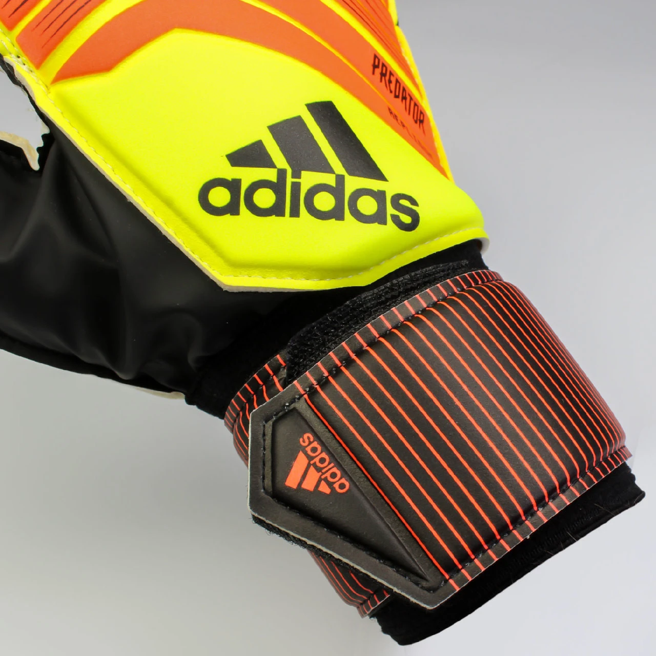 Adidas Predator Replique Adult Soccer Goalie Gloves CW5600 5 Adidas Predator Replique Adult Soccer Goalie Gloves CW5600 - Image 5