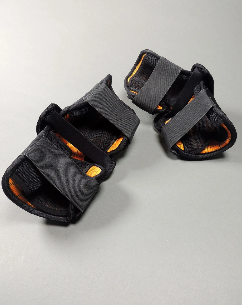 Brine Esquire Men's Lacrosse Arm Guards - Black, White 4 Brine Esquire Men's Lacrosse Arm Guards - Black, White - Image 4